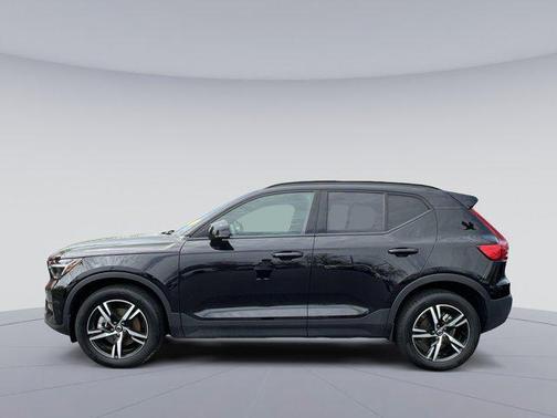 2024 Volvo XC40 B5 Core Bright Theme