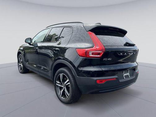 2024 Volvo XC40 B5 Core Bright Theme