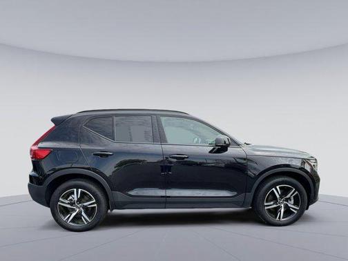 2024 Volvo XC40 B5 Core Bright Theme