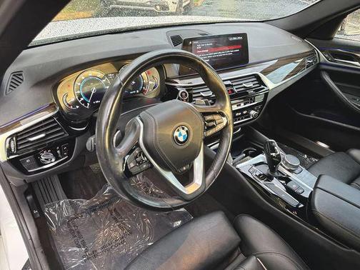 Alpine White 2018 BMW 540 i xDrive