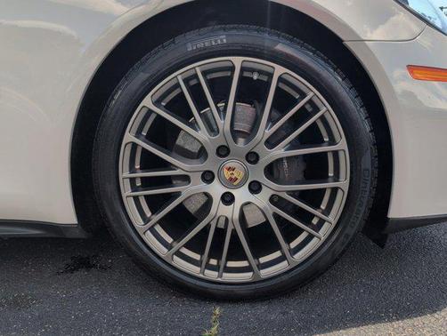 2022 Porsche Panamera 4 Platinum Edition
