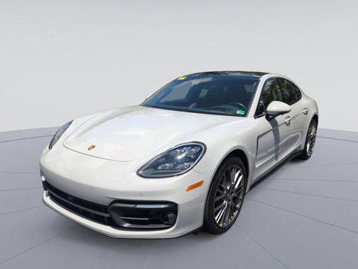 2022 Porsche Panamera 4 Platinum Edition