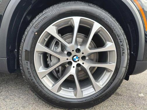Black Sapphire Metallic 2026 BMW X5 PHEV xDrive50e