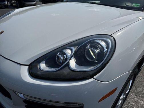 2016 Porsche Cayenne Base