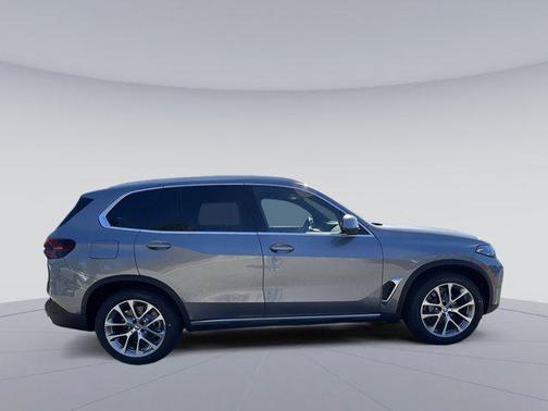 Skyscraper Grey Metallic 2026 BMW X5 xDrive40i