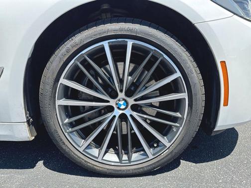 Mineral White Metallic 2023 BMW 540 i xDrive