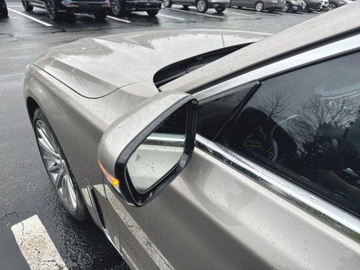 2021 BMW 750 i xDrive