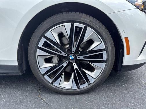 2024 BMW 530 i xDrive