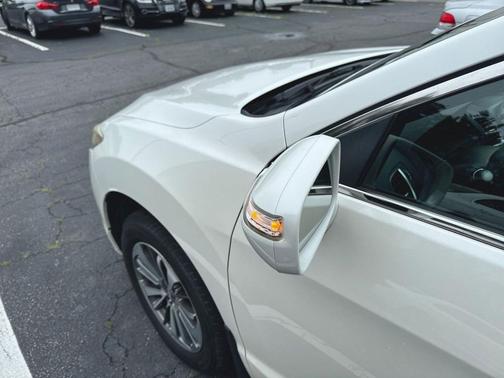 White Diamond Pearl 2017 Acura RDX Advance Package