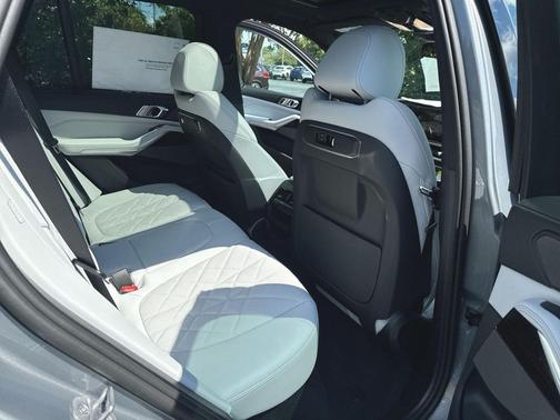 Skyscraper Grey Metallic 2026 BMW X5 xDrive40i