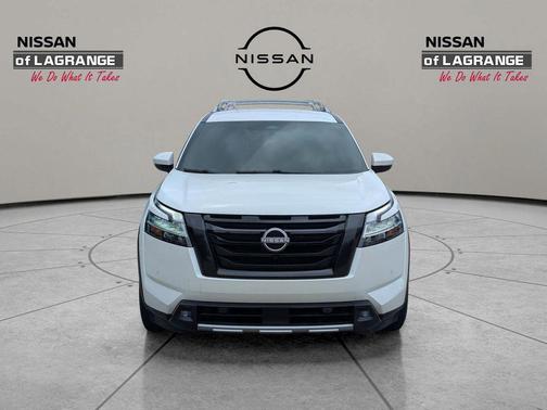 Pearl White Tricoat 2022 Nissan Pathfinder SL 4WD