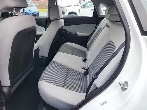 2022 Hyundai KONA SE