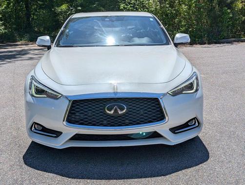 2022 INFINITI Q60 LUXE