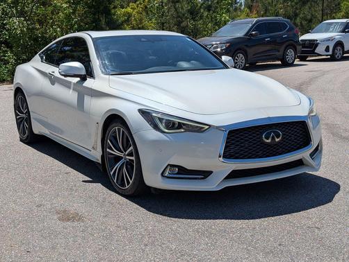 2022 INFINITI Q60 LUXE