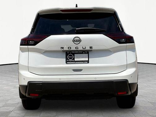 Everest White Pearl Tricoat 2026 Nissan Rogue Dark Armor