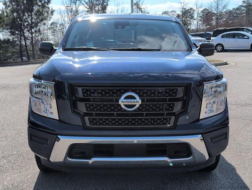 2022 Nissan Titan SV