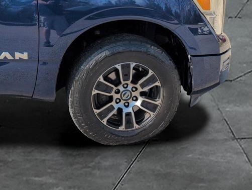 2022 Nissan Titan SV