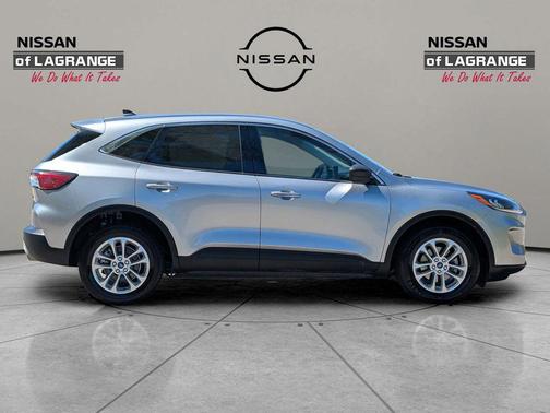Silver Metallic 2022 Ford Escape SE