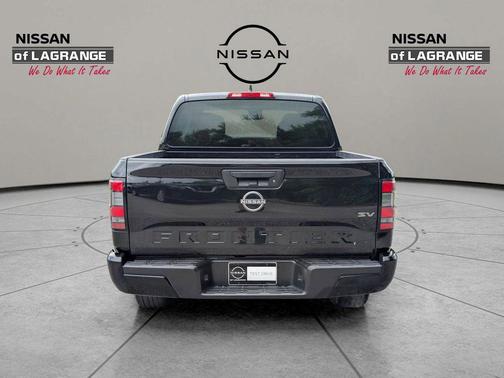 Super Black 2022 Nissan Frontier SV