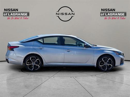 2025 Nissan Altima SR FWD