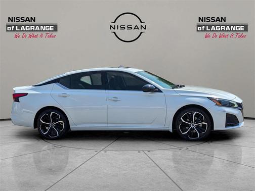 2023 Nissan Altima SR FWD