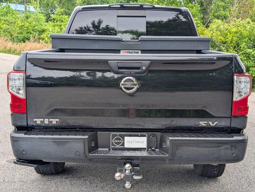 Super Black 2021 Nissan Titan SV