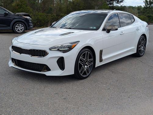 Snow White Pearl 2022 Kia Stinger GT1
