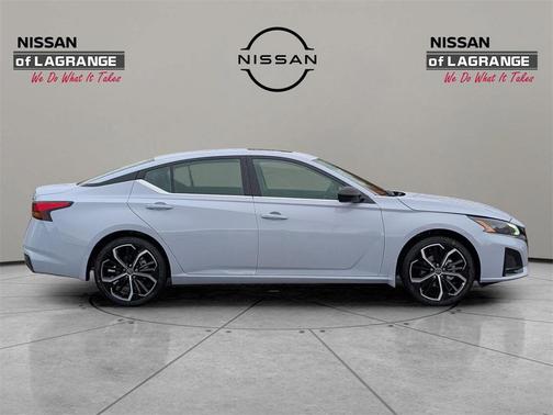 2025 Nissan Altima SR FWD