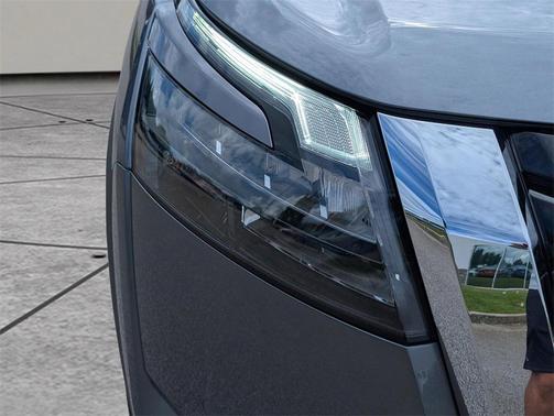 2025 Nissan Pathfinder SL FWD