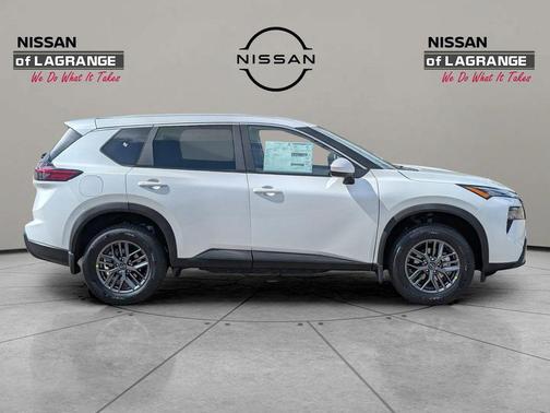 Everest White Pearl Tricoat 2026 Nissan Rogue SV
