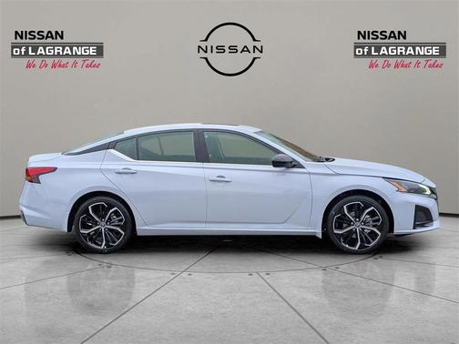 2025 Nissan Altima SR FWD