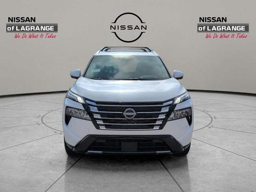 Everest White Pearl Tricoat 2026 Nissan Rogue Platinum