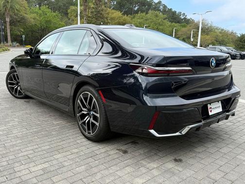 Carbon Black Metallic 2023 BMW 740 i