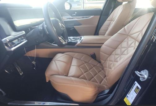 Carbon Black Metallic 2023 BMW 740 i