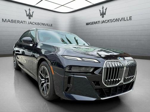 Carbon Black Metallic 2023 BMW 740 i