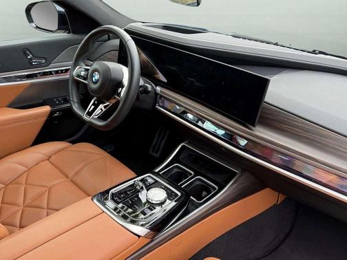 Carbon Black Metallic 2023 BMW 740 i