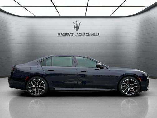 Carbon Black Metallic 2023 BMW 740 i