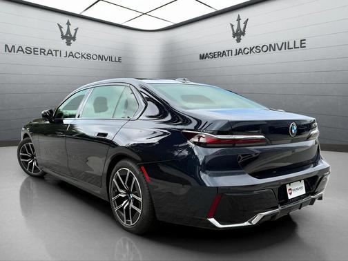 Carbon Black Metallic 2023 BMW 740 i