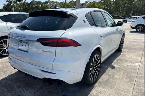 Bianco 2023 Maserati Grecale Modena