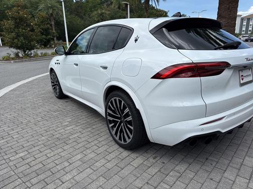 Bianco 2023 Maserati Grecale Modena