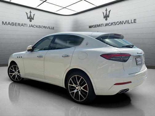 Bianco 2023 Maserati Levante GT