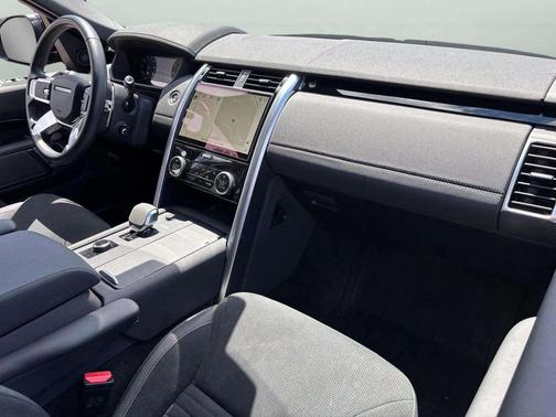 2023 Land Rover Discovery P300 S