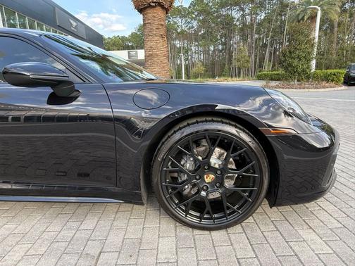 2024 Porsche 911 Carrera 4