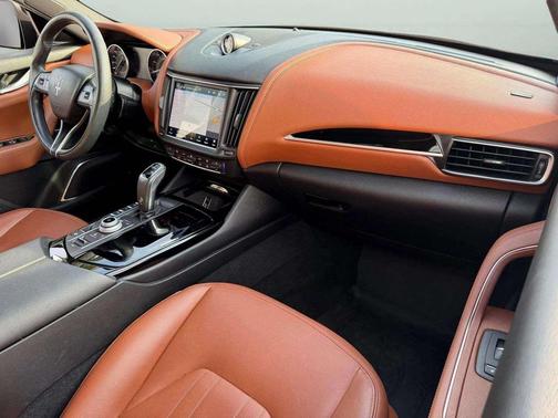 2022 Maserati Levante Modena