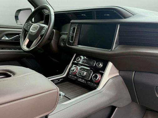 White Frost Tricoat 2024 GMC Yukon Denali