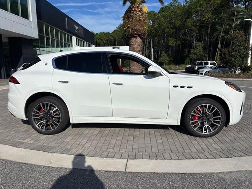 2025 Maserati Grecale 