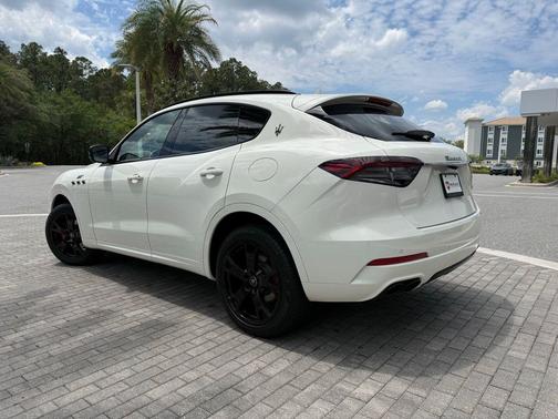 Bianco 2022 Maserati Levante GT