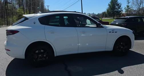 Bianco 2022 Maserati Levante GT