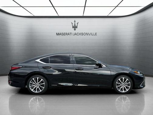 Caviar 2020 Lexus ES 300h Base