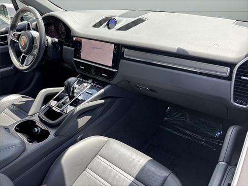 2022 Porsche Cayenne Platinum Edition